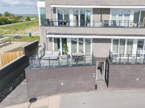 Beachfront apartment with 2 terraces